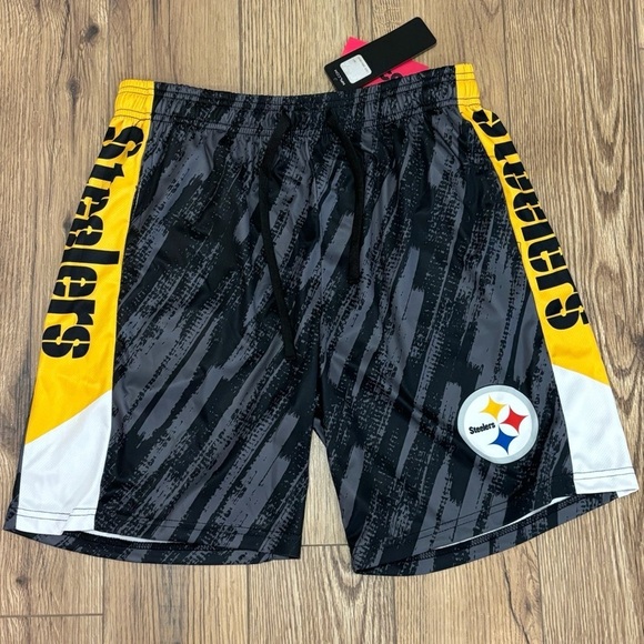 NWT NFL FOCO Steelers Shorts Mens Size Small - Picture 1 of 4